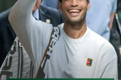 爱游戏官方-温网碾压年终总决赛，阿尔卡拉斯统治全场