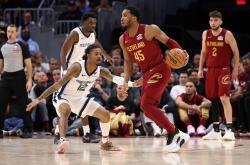 AYX体育赛事-雄鹿力克江苏队，麦科勒姆统治全场的简单介绍