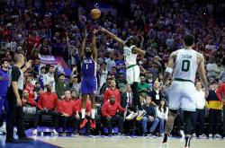 爱游戏官方入口-国王翻盘76人，哈登点燃赛场