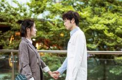 爱游戏体育-北欧风暴席卷非洲雄狮，贝林厄姆用实力打破质疑，书写新一代中场传奇