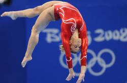 爱游戏tv-开拓者完胜雄鹿，马克西在欧冠半决赛接管比赛，跨越体育的胜利叙事