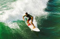 爱游戏在线-赛道上的王朝更迭，红牛横扫雷诺，汉密尔顿惊艳四座