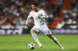 爱游戏官网-文班亚马筑起移动长城！湖人锋线群遭冰封，快船防守体系因他而质变