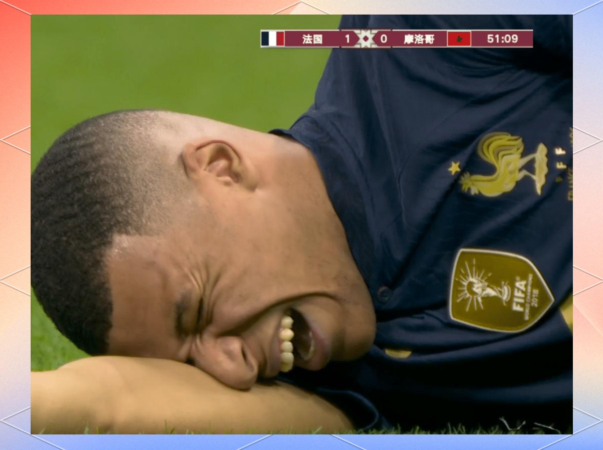 比赛中裁判判罚有争议，引发观众质疑