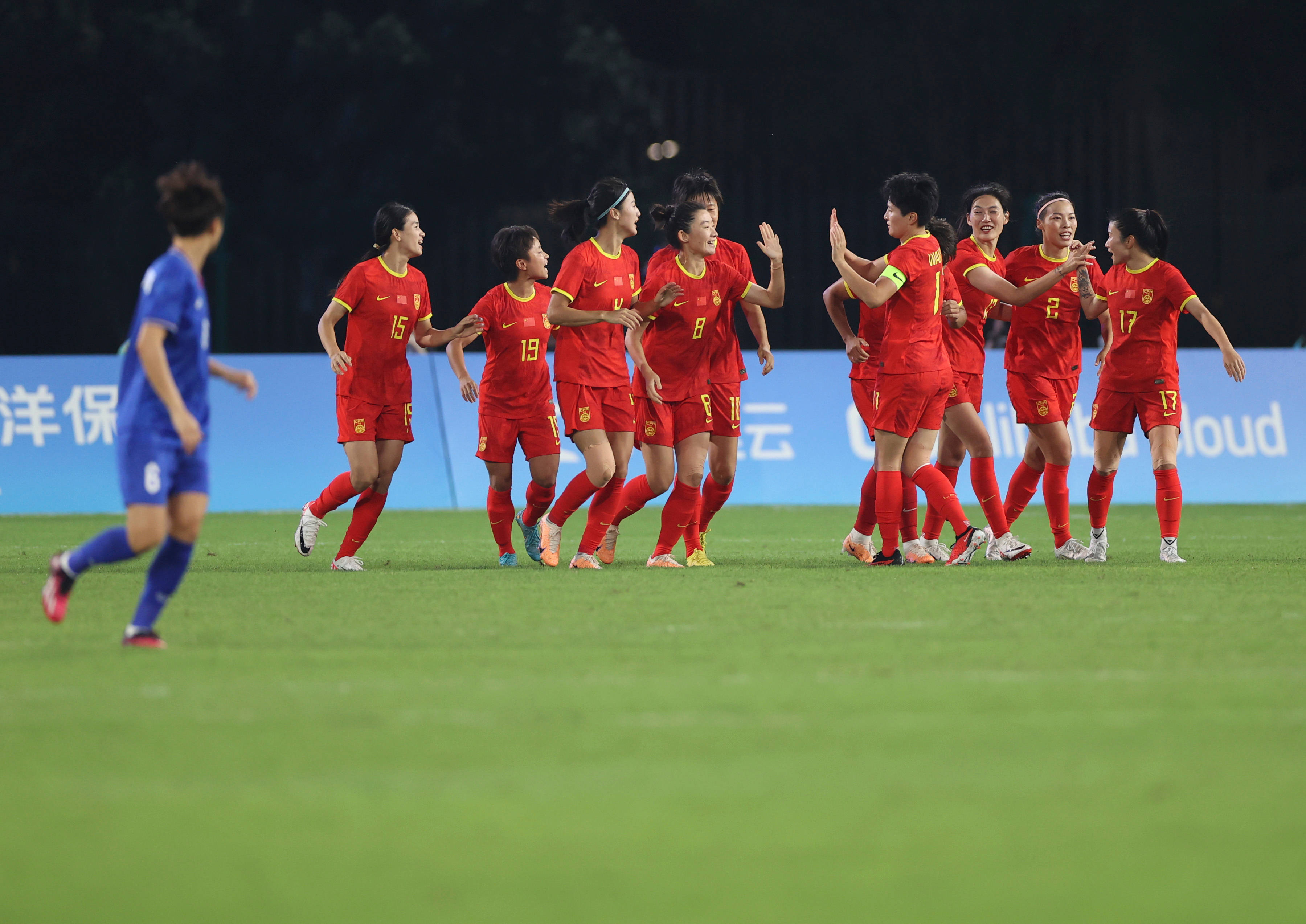 包含国足女足力压对手,晋级下一轮的词条 包含国足女足力压对手,晋级下一轮的词条