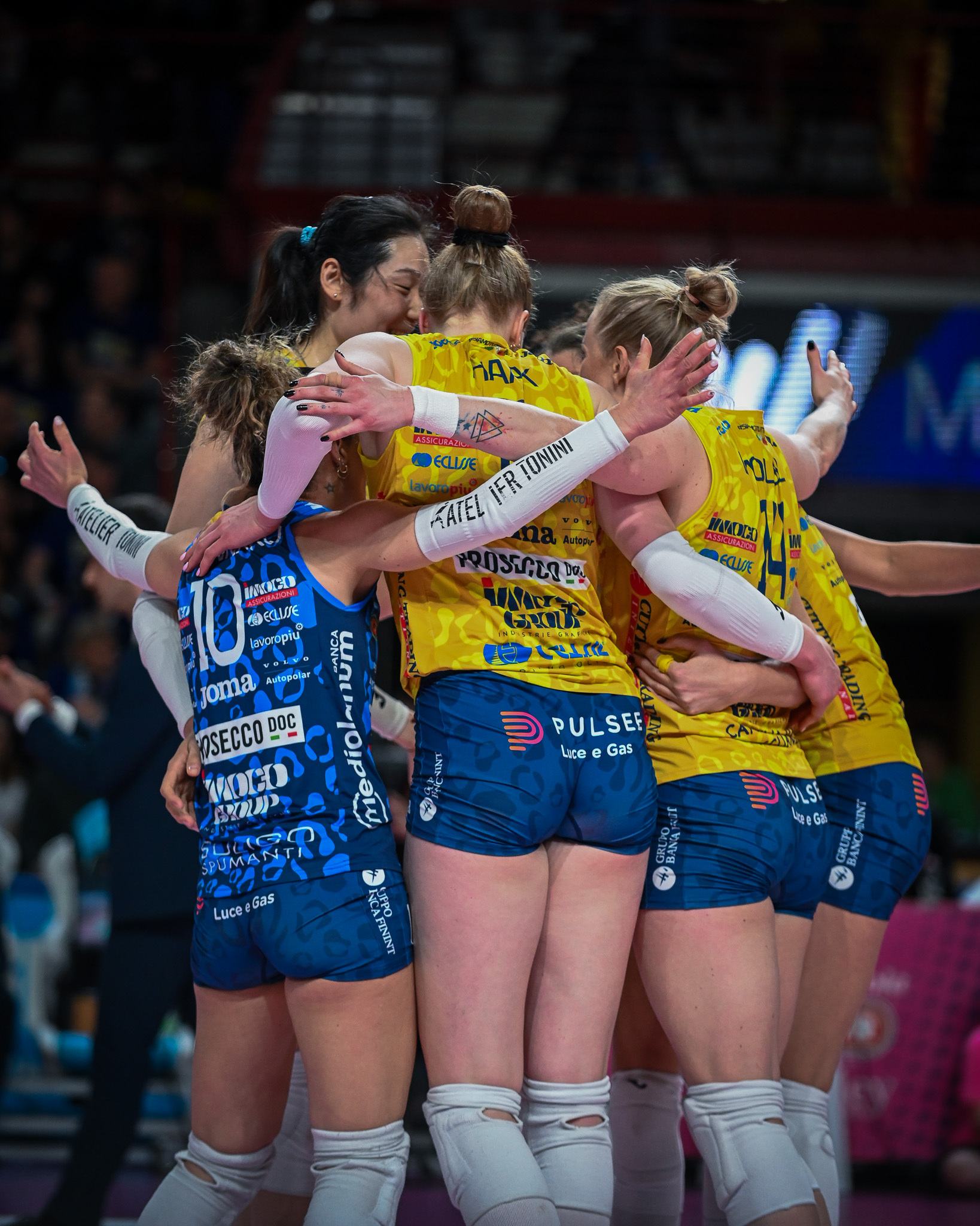 意大利队在比赛中展现出色表现，成功晋级