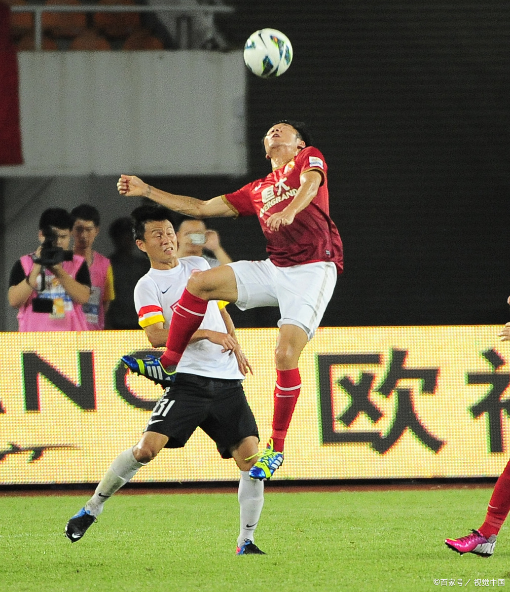 本季足球场上精彩继续,球员技术提升明显的简单介绍 本季足球场上精彩继续,球员技术提升明显的简单介绍