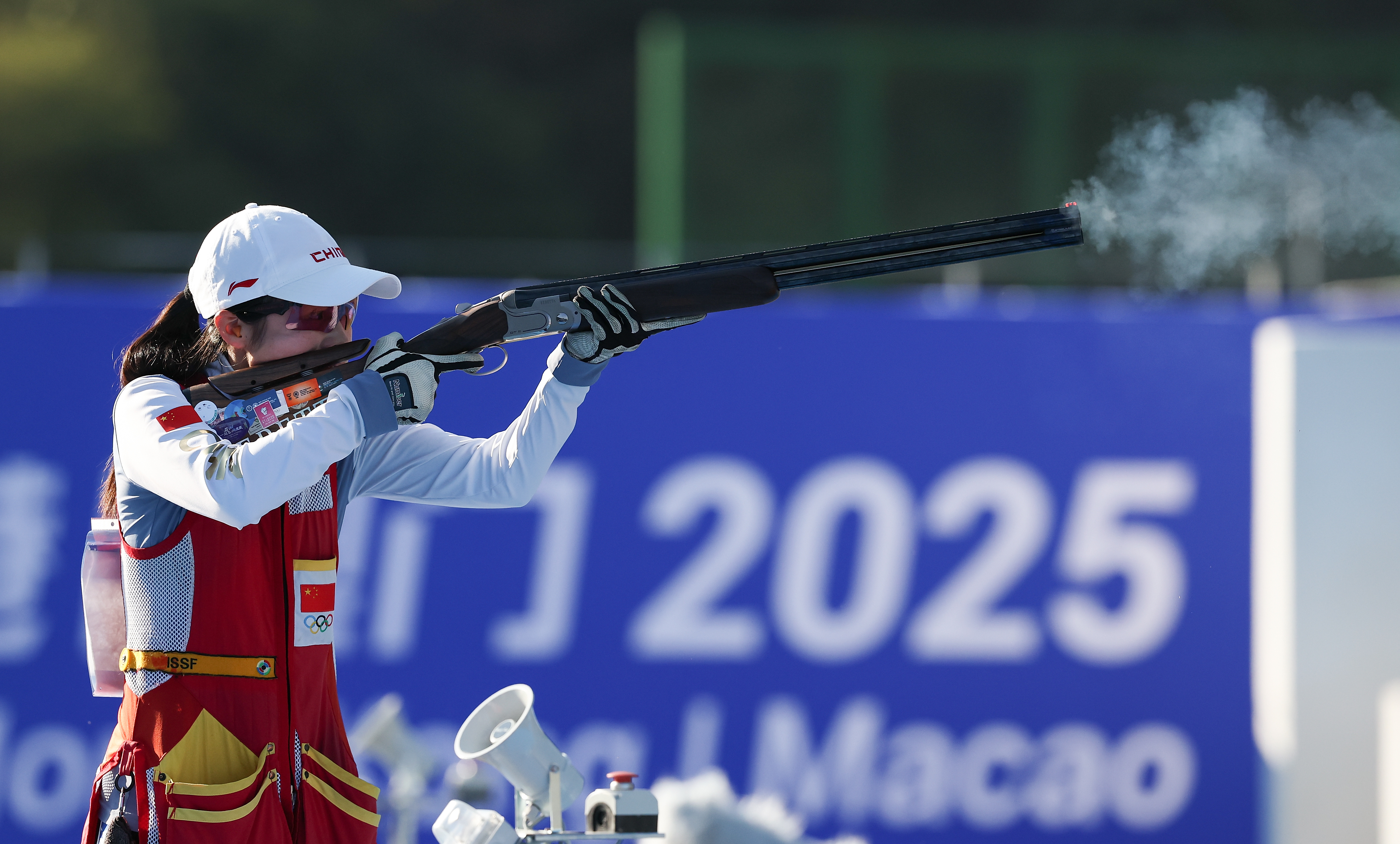 射击男子飞碟双向决赛中国选手夺冠