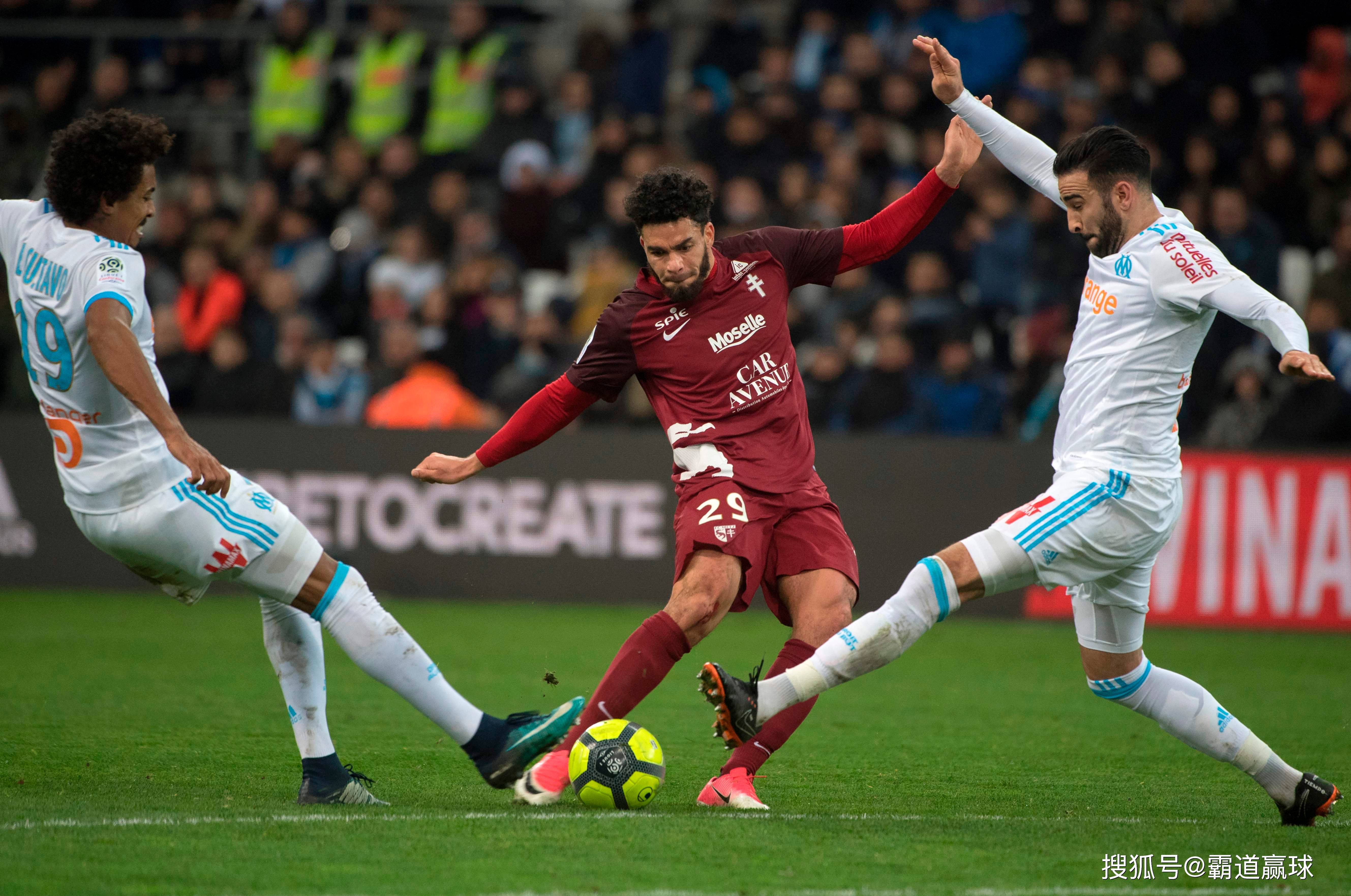 包含雷恩在主场大胜斯特拉斯堡，领跑法甲积分榜的词条