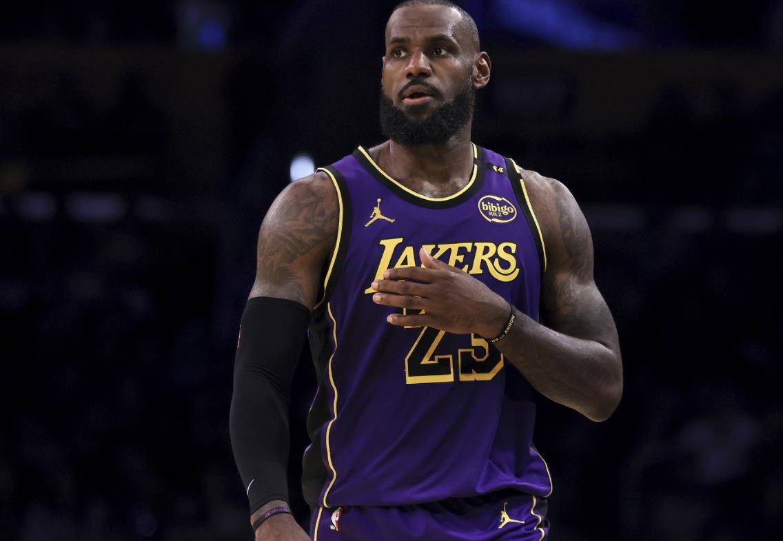 包含灰熊爆冷公牛，詹姆斯打破历史纪录的词条