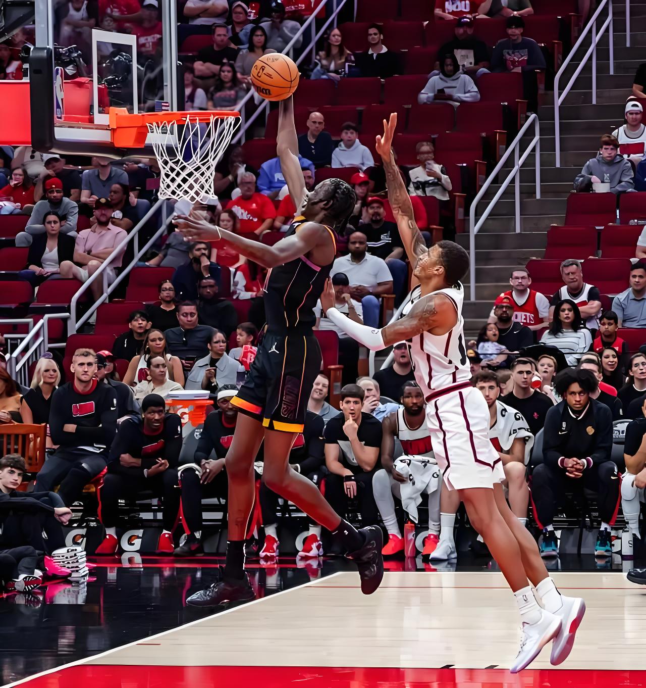 火箭力克76人，武切维奇带队取胜