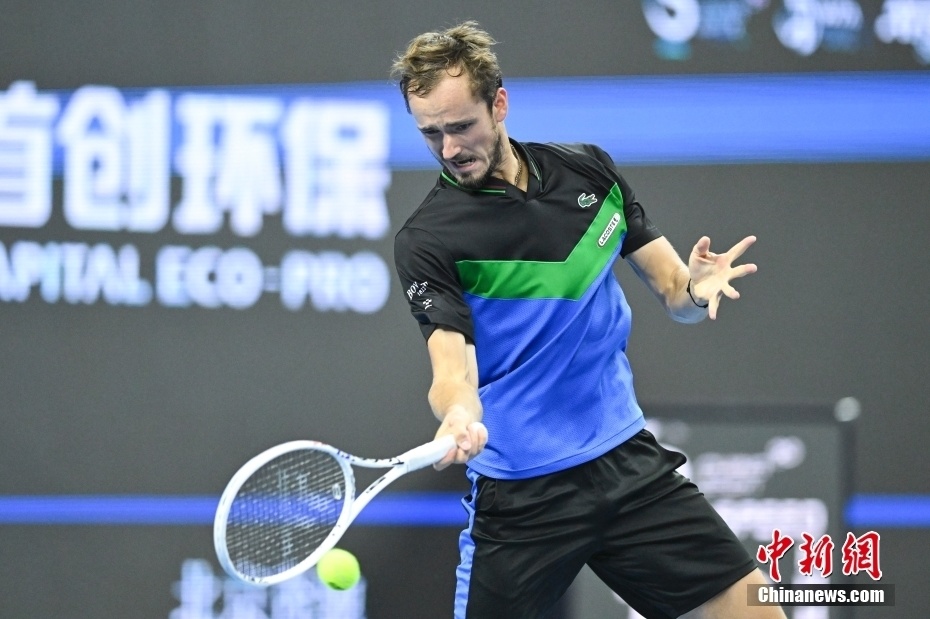 美国网球队翻盘英国网球队,兹维列夫三分雨点燃全场的简单介绍 美国网球队翻盘英国网球队,兹维列夫三分雨点燃全场的简单介绍