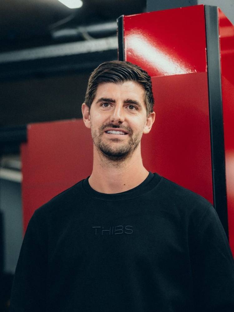 西班牙险胜荷兰，库尔图瓦统治全场的简单介绍