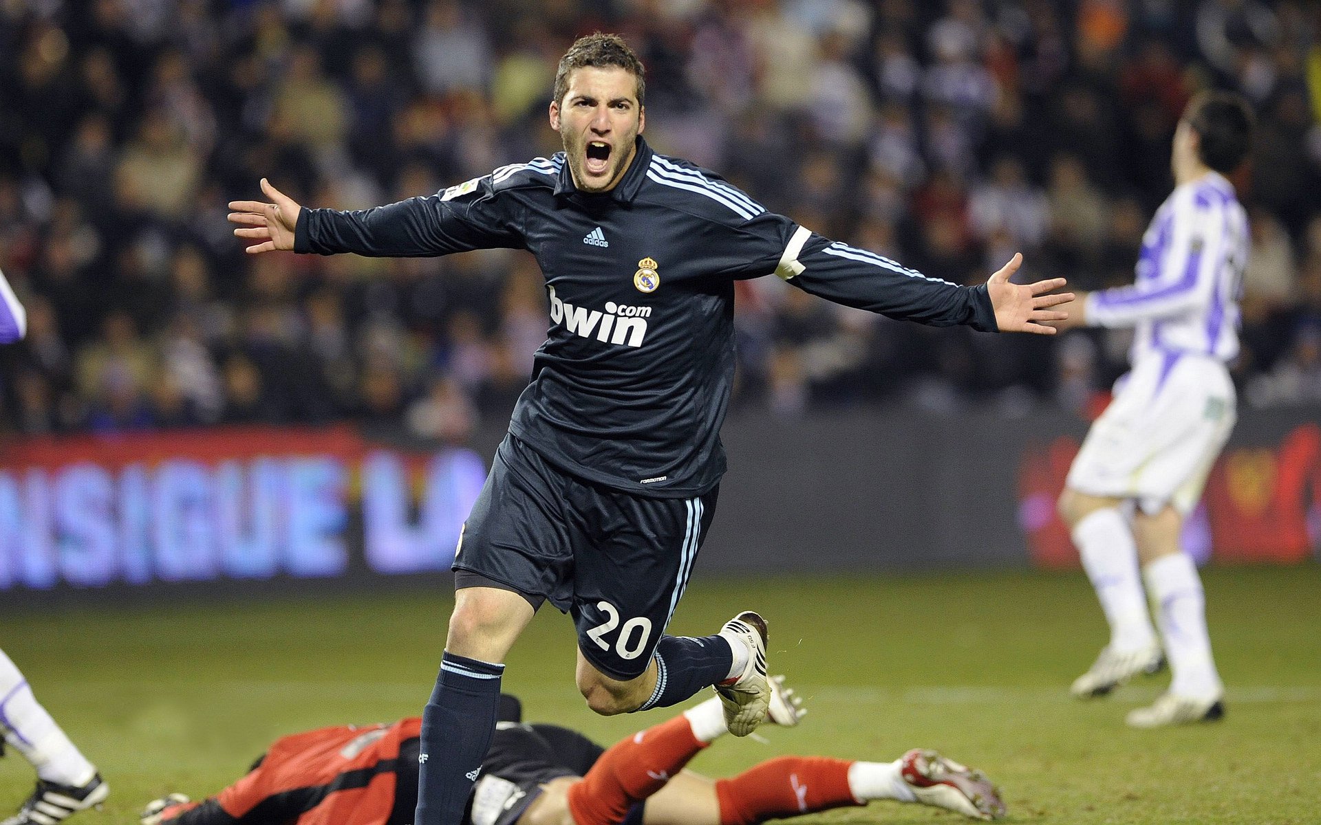 宿命逆转，当阿根廷蓝白风暴席卷德意志战车—记欧冠淘汰赛焦点战中的南美意志胜利