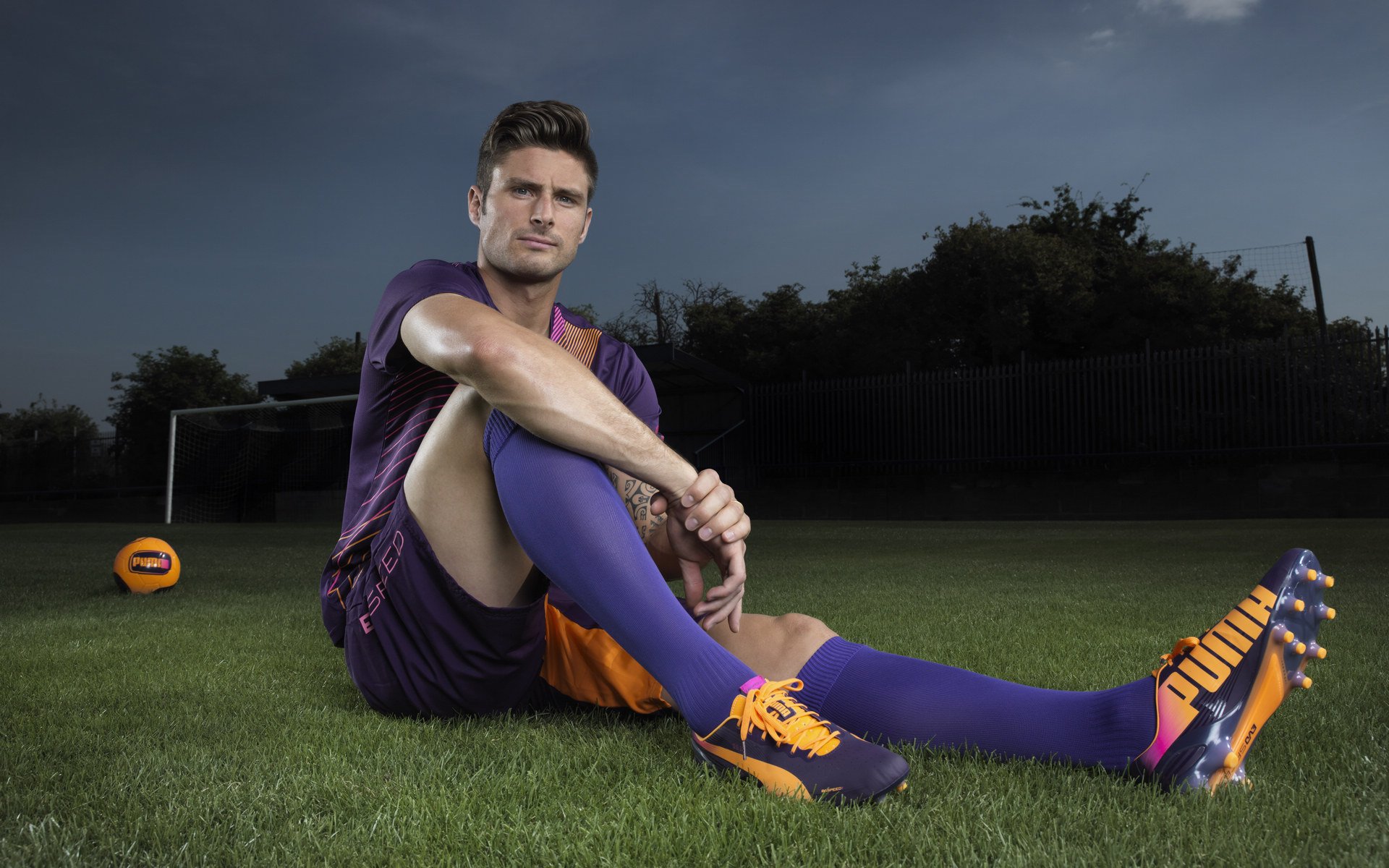 哈弗茨关键战不手软,突尼斯血拼巴黎,绿茵场上的意志较量