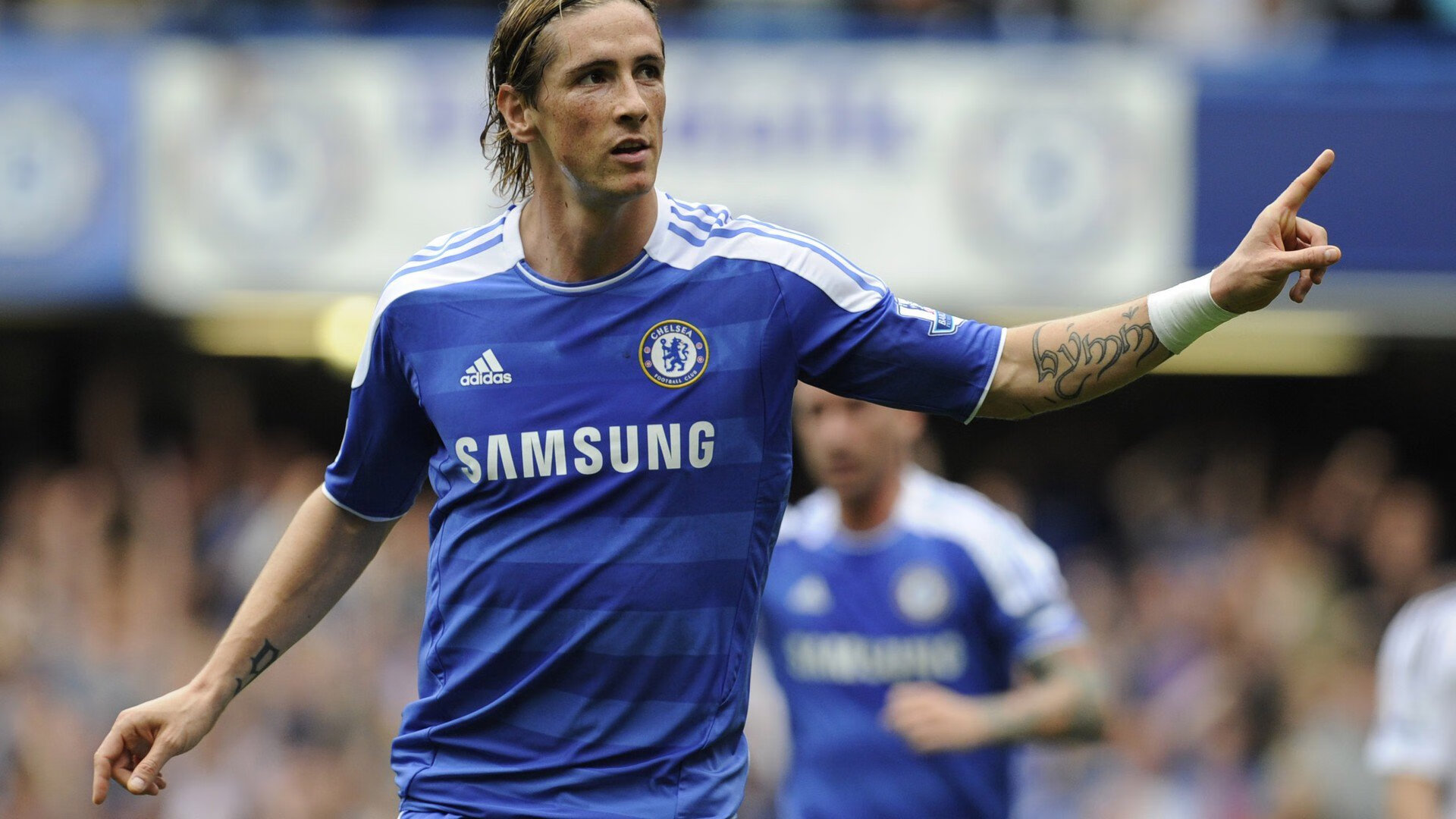 赛道上的权力更迭，佩雷兹统治全场，雷诺逆转法拉利