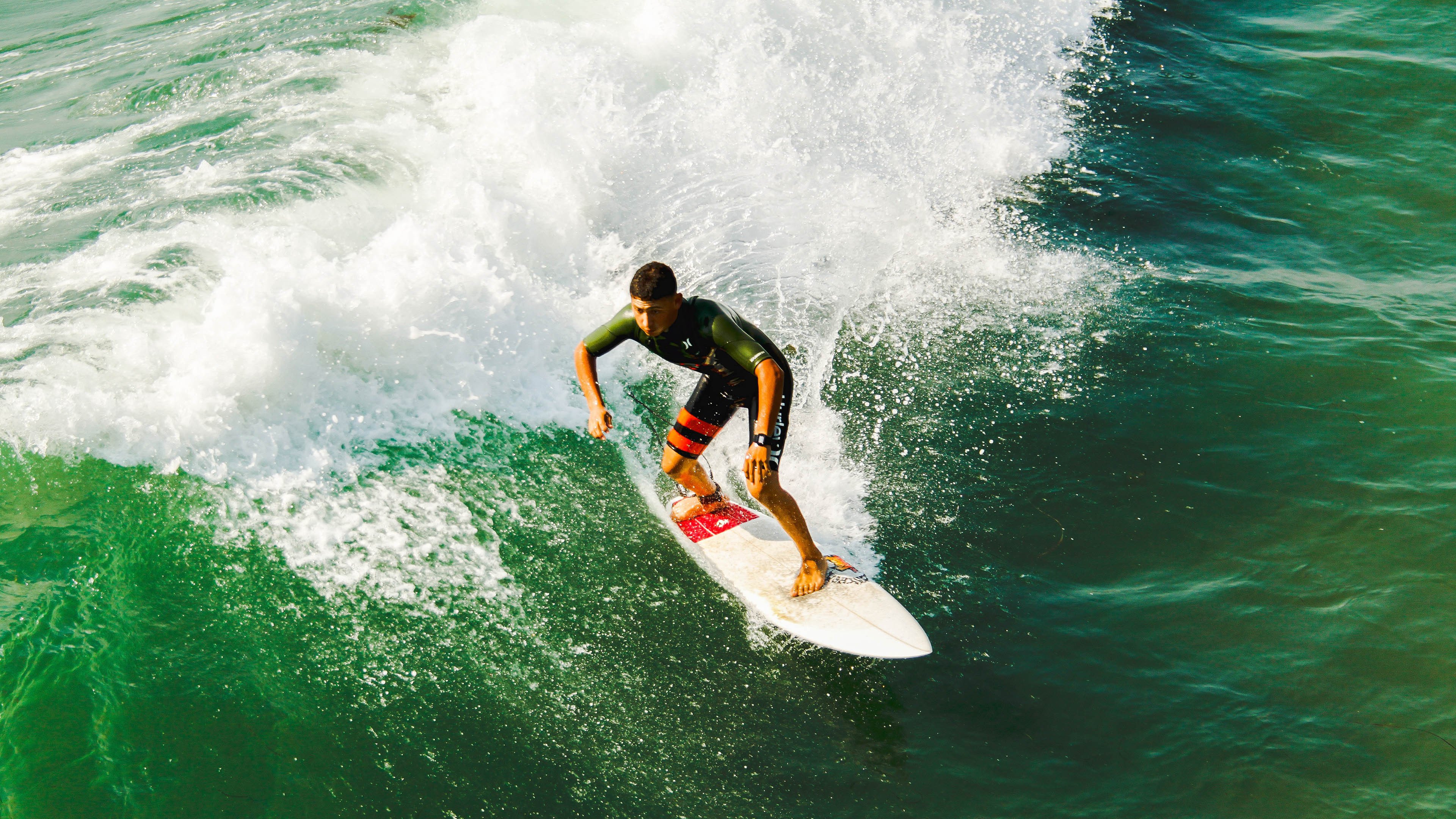 赛道上的王朝更迭，红牛横扫雷诺，汉密尔顿惊艳四座