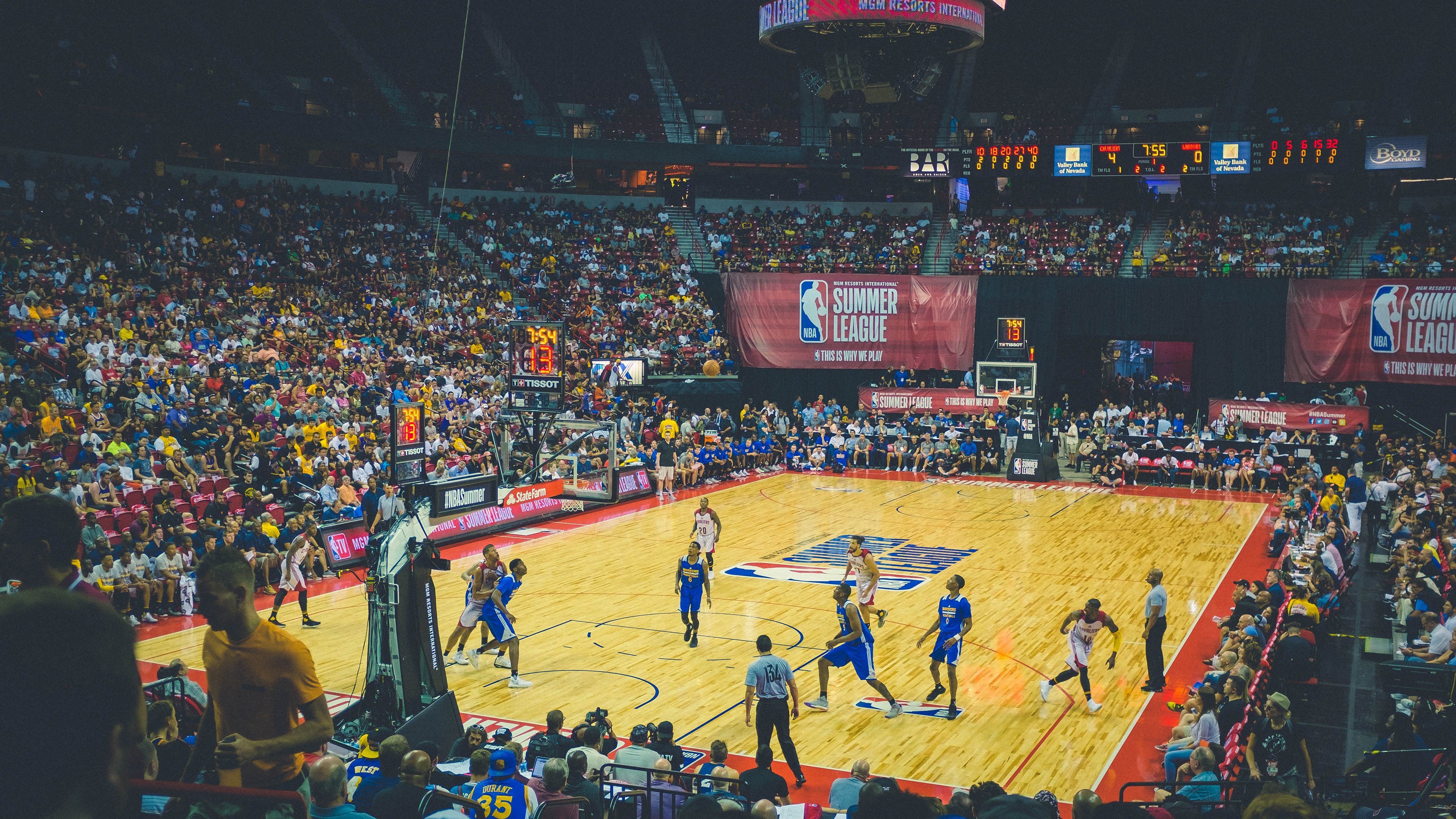 布伦森接管世界排名争夺战,活塞连续得分压制上海队